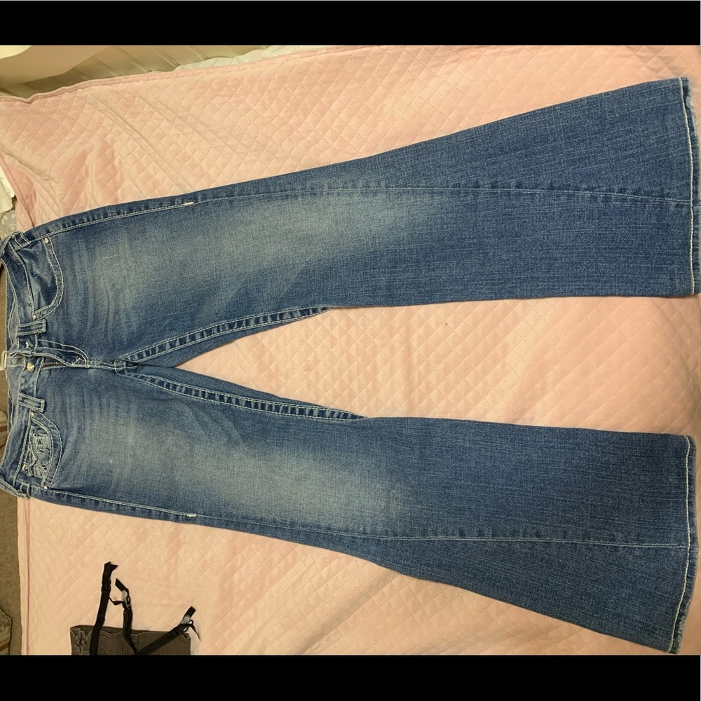 True Religion Denimen boot cut jeans w/ bedazzled pockets. Low rise